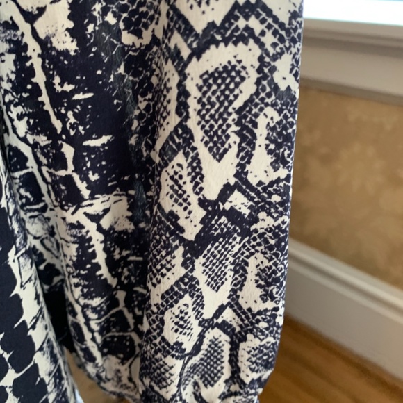 Talbots 100 percent silk‎ blouse. Never worn . Retail 108.50 - Picture 4 of 4